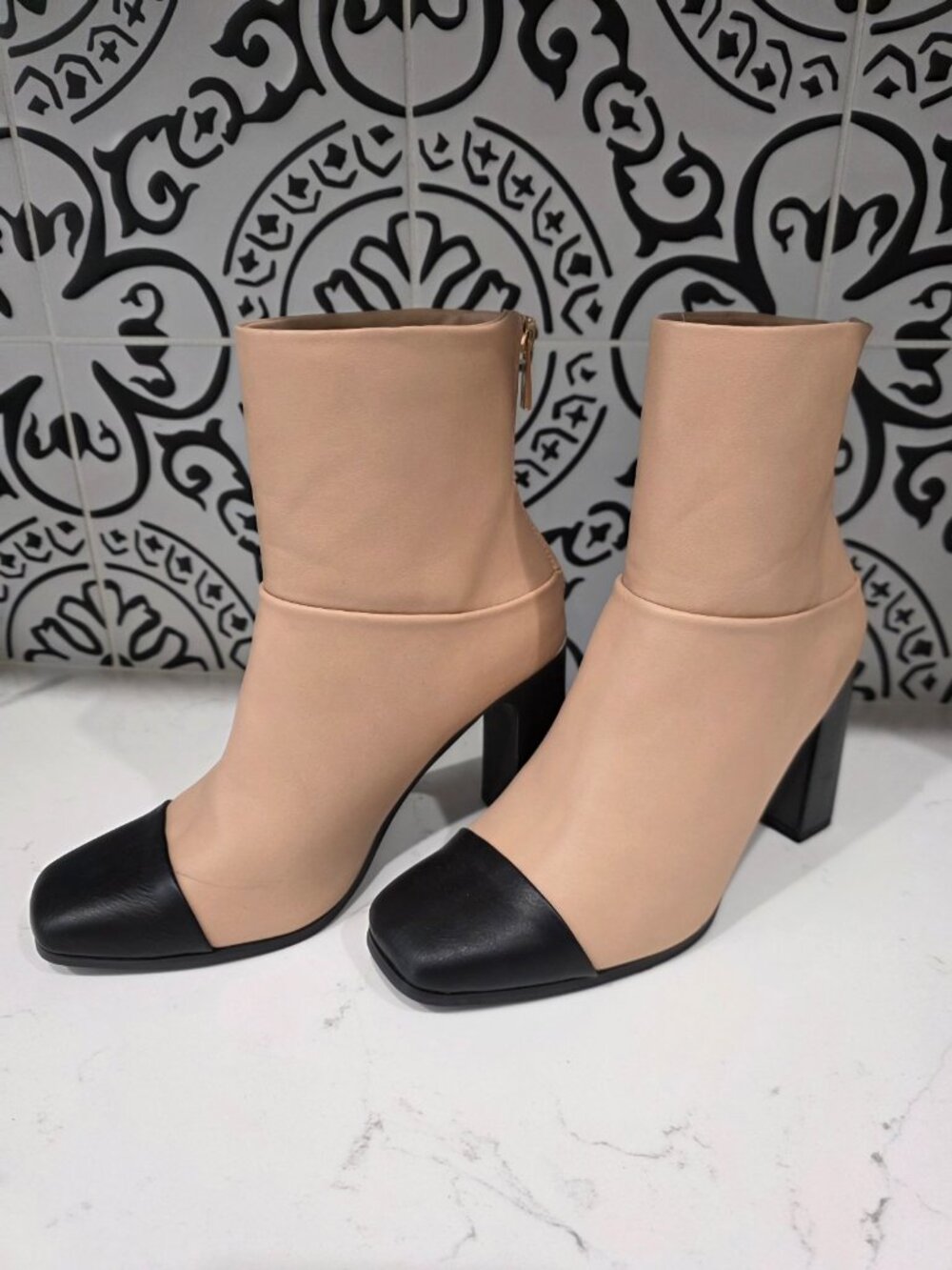 Just Fab Tan Black Toe Boots Women's Size 7 So Cute